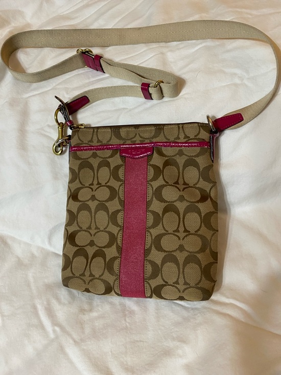 Coach Handbags - Coach Signature Stripe Swing Pack Crossbody